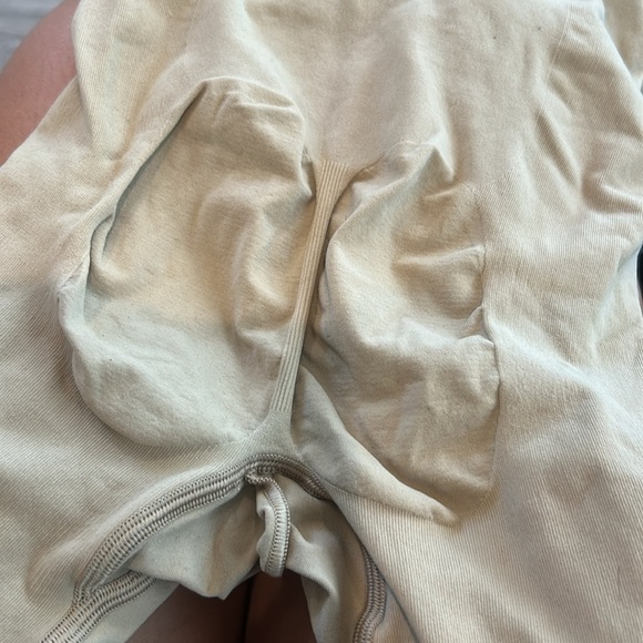 SKIMS HIGH-WAISTED ABOVE THE KNEE SHORT Tan M - Picture 4 of 9